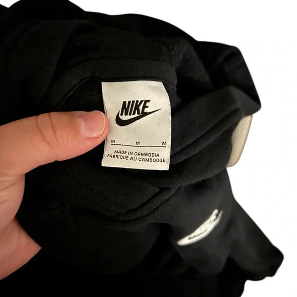 Nike Kids Solid Black Basic Hoodie Size Medium - Picture 7 of 7